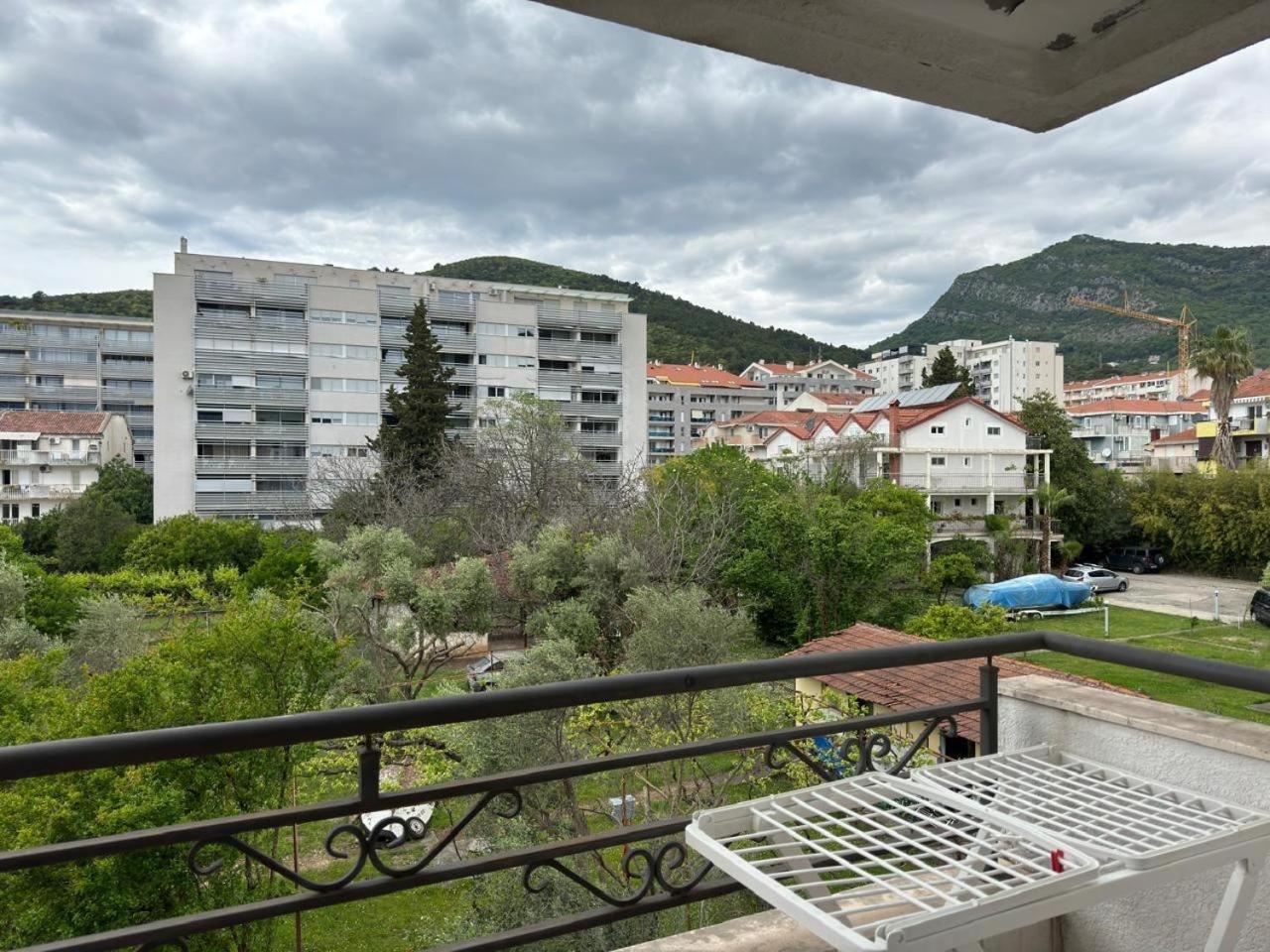 One Bedroom In Center Of *